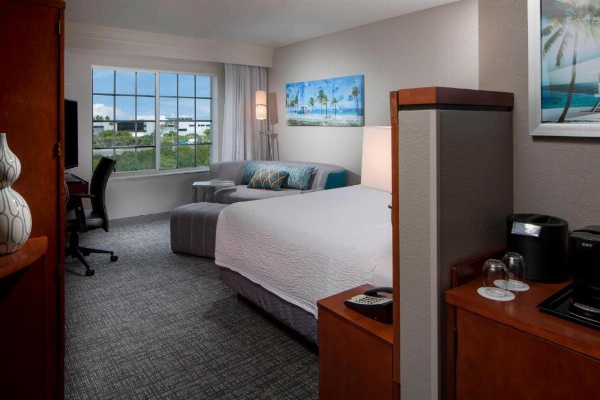 Courtyard by Marriott Fort Lauderdale Airport & Cruise Port image 11