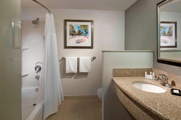 Courtyard by Marriott Fort Lauderdale Airport & Cruise Port image 13